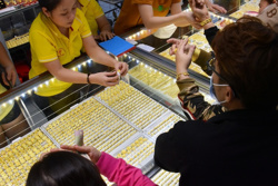 Giá vàng hôm nay, 14-4: Bật tăng mạnh mẽ