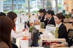 Lan rộng xu hướng hạ lãi suất