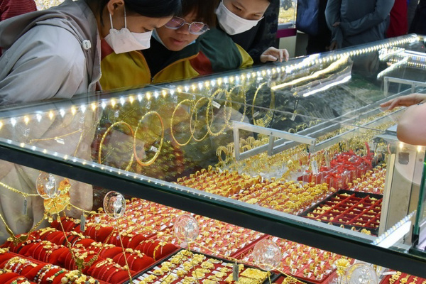 Giá vàng hôm nay, 15-4: Tiếp tục tăng mạnh