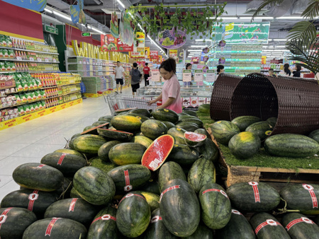 Giá hàng hóa, dịch vụ tăng cao: Người tiêu dùng thắt chặt chi tiêu