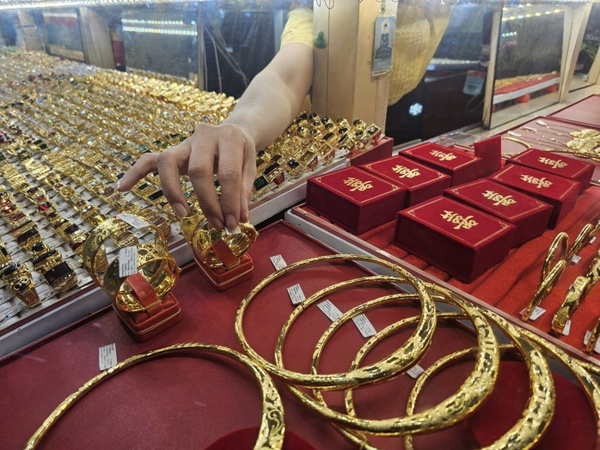 Sáng 15-4, giá vàng miếng SJC và vàng nhẫn tăng tới 2,5 triệu đồng mỗi lượng