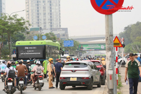 Thủ tướng chỉ đạo tăng cường vận tải, bảo đảm an toàn giao thông dịp Giỗ Tổ Hùng Vương và 30/4 - 1/5