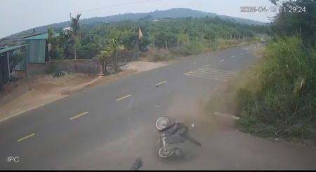 Xác minh clip nam sinh tử vong do tai nạn giao thông, người đi sau quay xe rời đi