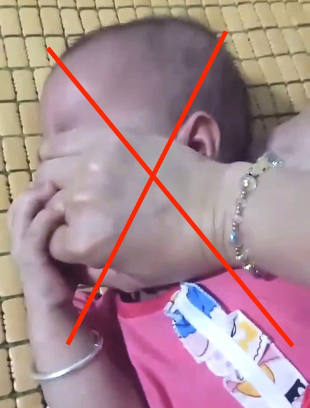 Người mẹ khai lý do bóp miệng, mũi con 8 tháng tuổi, gây phẫn nộ cộng đồng mạng