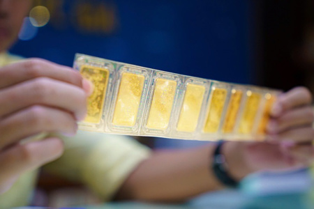 Nếu 11 đơn vị được cấp phép nhập khẩu, sản xuất vàng miếng, giá vàng trong nước có giảm mạnh?