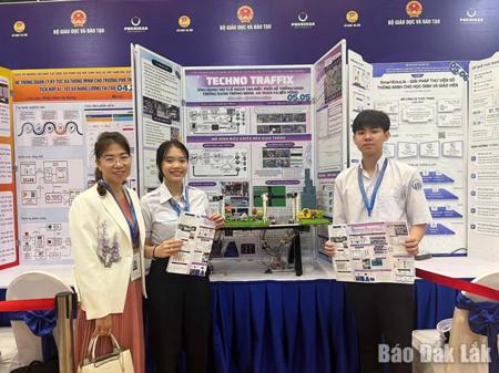 “Techno TraffiX” và bài toán giao thông thông minh của học sinh vùng quê