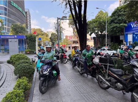 Grab bất ngờ tăng phí dịch vụ từ ngày 28-4