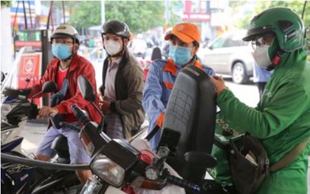 Giá xăng dầu tiếp tục giảm, dầu diesel giảm 1.159 đồng/lít