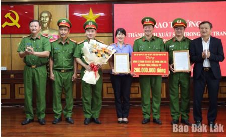 Trao thưởng cho các lực lượng tham gia chuyên án, thu giữ gần 20 kg ma tuý