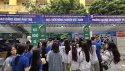 Gắn kết hướng nghiệp với thực tiễn