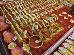 Giá vàng trong nước liên tục sụt giảm, vẫn cao hơn thế giới gần 20 triệu đồng/lượng