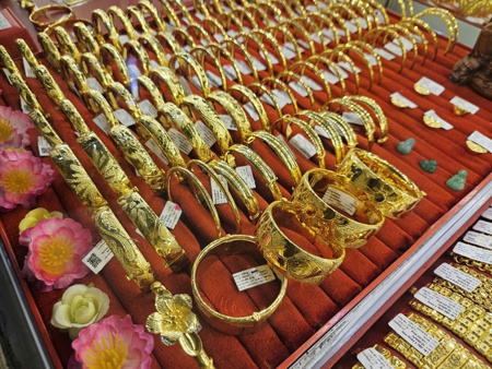 Giá vàng trong nước liên tục sụt giảm, vẫn cao hơn thế giới gần 20 triệu đồng/lượng