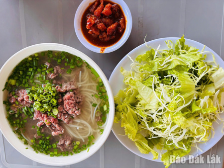 Phở khô Hà Lan - vị lạ níu chân thực khách