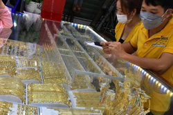 Giá vàng hôm nay, 29-4: Vàng thế giới giảm hơn 100 USD