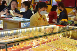 Giá vàng hôm nay, 3-4: Biến động mạnh trước kỳ nghỉ Lễ Phục Sinh