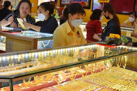 Giá vàng hôm nay, 3-4: Biến động mạnh trước kỳ nghỉ Lễ Phục Sinh