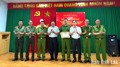 Khen thưởng đột xuất Công an xã Pơng Drang trong công tác phòng, chống tội phạm
