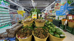 Cơn sóng tăng giá lan rộng: Kênh bán lẻ thành điểm tựa thị trường