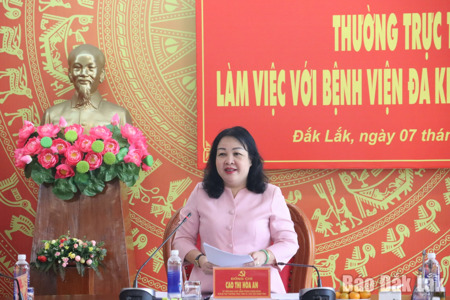 Thường trực Tỉnh ủy làm việc với Bệnh viện Đa khoa vùng Tây Nguyên