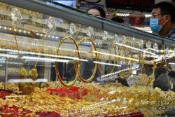 Giá vàng hôm nay, 7-4: Biến động khó lường