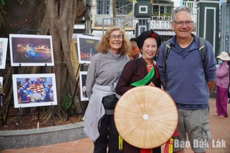 Doanh nghiệp du lịch thích ứng trước "bão giá" xăng dầu