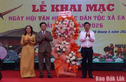 Bí thư Tỉnh ủy Lương Nguyễn Minh Triết tham dự Ngày hội văn hóa các dân tộc xã Ea Phê