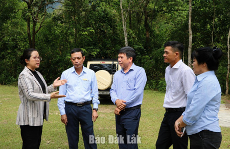 Phó Bí thư Tỉnh ủy Huỳnh Thị Chiến Hòa khảo sát du lịch cộng đồng tại Cư Pui