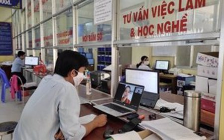 Gần 275.000 người nhận BHXH một lần