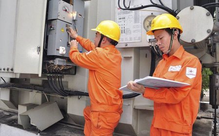 Bộ Công Thương sửa Thông tư, áp ngay giá điện theo khung giờ cao điểm mới