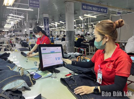 Xây dựng đội ngũ "công nhân số" - hướng phát triển bền vững
