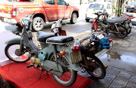 Xe đời cũ trước năm 2000 cần lưu ý gì khi dùng xăng E10?