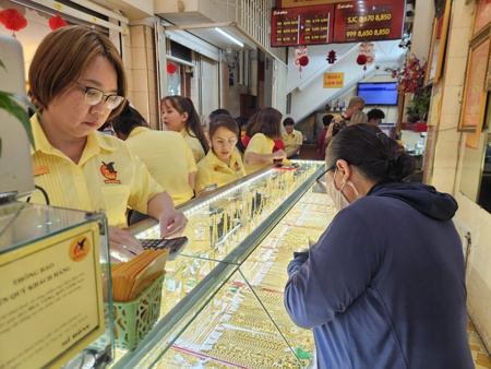 Sáng 9-5, giá vàng miếng SJC, vàng nhẫn cao nhất trong 1 tuần