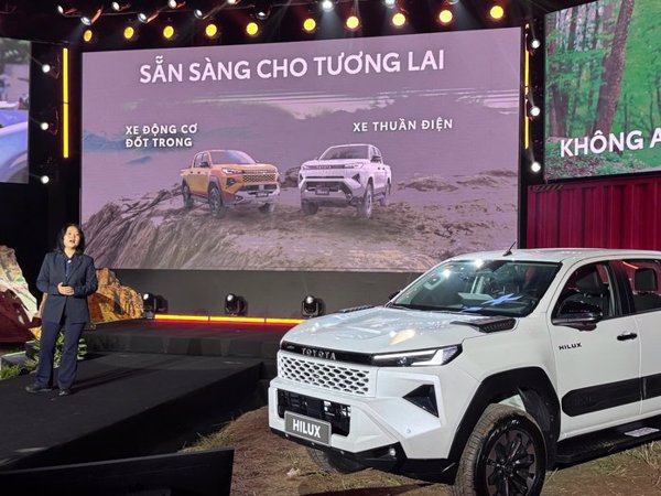 Tồn kho ô tô tăng cao, vắng bóng mẫu mới