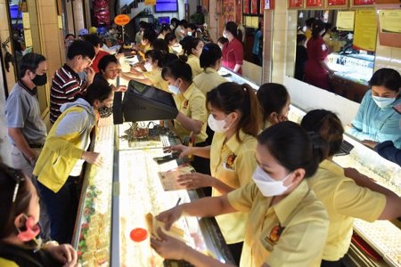 Giá vàng hôm nay 10-6: Vàng thế giới "bốc hơi" hơn 100 USD