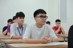 Mở màn kỳ thi tốt nghiệp THPT, thí sinh kỳ vọng đạt điểm cao môn Ngữ văn