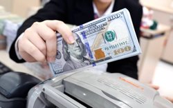 Diễn biến bất ngờ của giá USD trên thị trường tự do