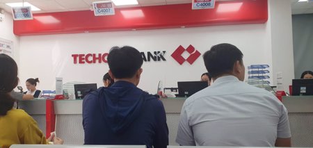 Tiền gửi dân cư vượt 10,5 triệu tỷ đồng
