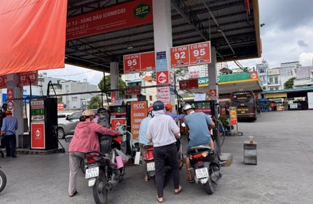 Xăng E5 bỗng đắt hàng, đề xuất kéo dài thời gian lưu thông