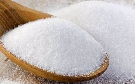 Giá đường trong nước thấp hơn đường lậu vẫn khó bán