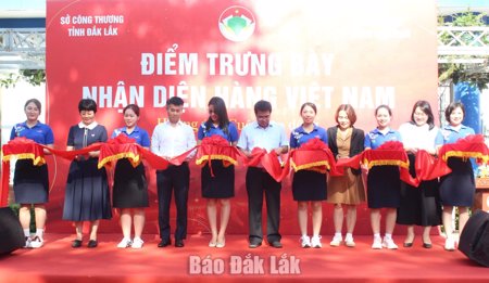 Khai trương Điểm trưng bày, nhận diện hàng Việt Nam