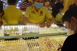 Giá vàng hôm nay, 2-6: Điều gì khiến giá đảo chiều giảm mạnh?
