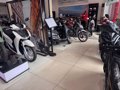 Xe máy đồng loạt giảm giá để kích cầu