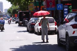 Bắc Bộ và Trung Bộ nắng nóng gay gắt, có nơi trên 40 độ C