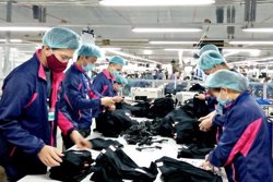 Người lao động nặng gánh chi tiêu