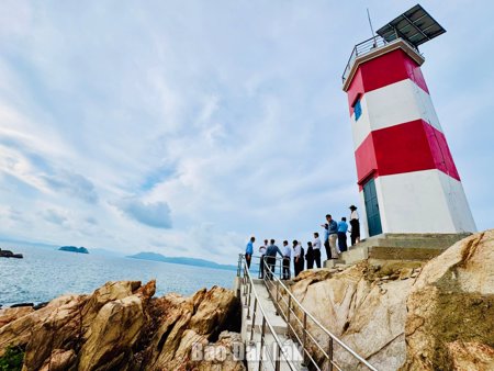 Khám phá vẻ đẹp hoang sơ của Gành Đèn
