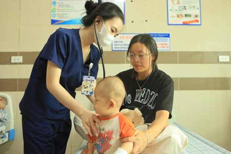 Mùa hè cảnh giác tiêu chảy cấp do Rotavirus ở trẻ nhỏ