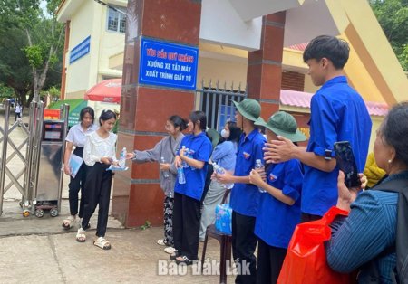 Hơn 2.400 tình nguyện viên tham gia “Tiếp sức mùa thi” năm 2026