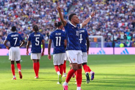 Đánh bại Thụy Điển, Mbappe đưa Pháp vào vòng trong