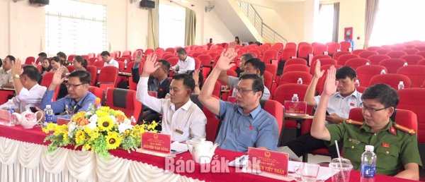 HĐND xã Krông Búk: Thông qua 3 nghị quyết quan trọng