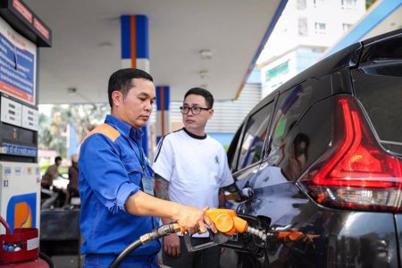 Từ 15h hôm nay 2/7, xăng RON95 giảm gần 800 đồng/lít